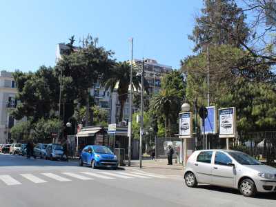 Entrando dal cancello situato alla fine di corso Vittorio Emanuele...